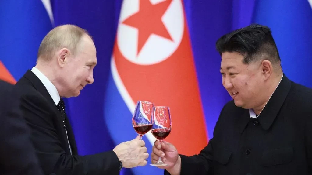 Russian President Vladimir Putin (L) and North Korea's Kim Jong Un (R)