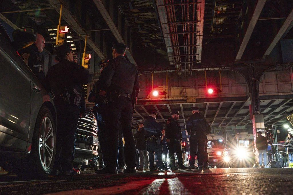 6 left injured in New York City subway shooting, one critically