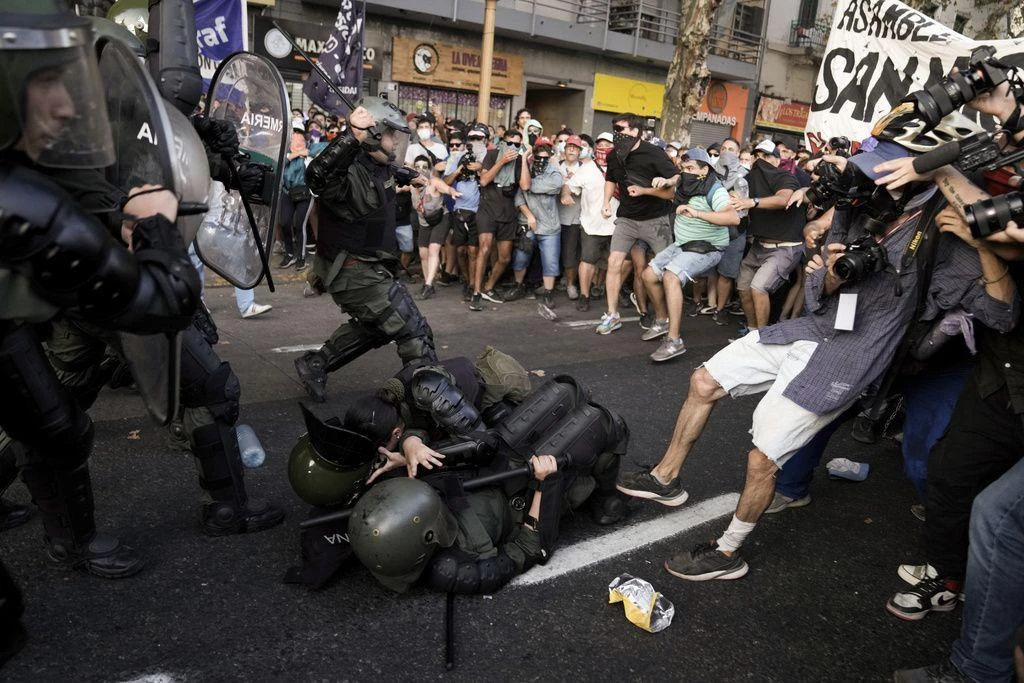 Violent protests erupt in Buenos Aires in response to Milei's bold reforms