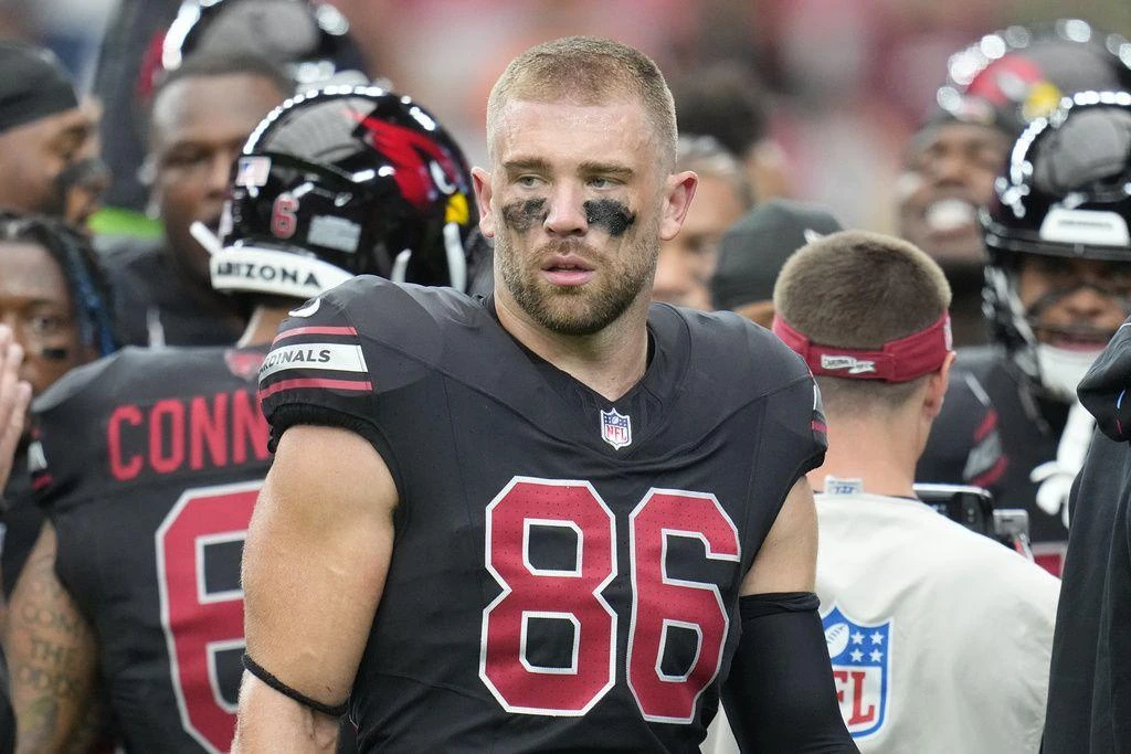 Washington Commanders sign veteran tight end Zach Ertz