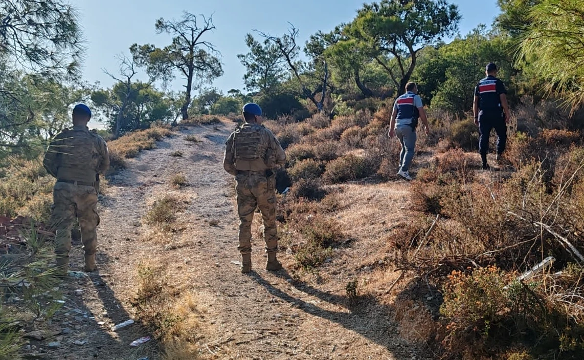 Türkiye detains 200 human smugglers, 4,040 irregular migrants in September