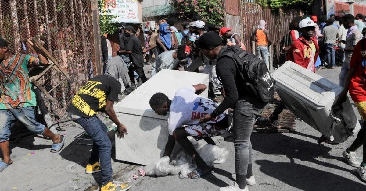 10 dead as gangs battle for control in Haiti