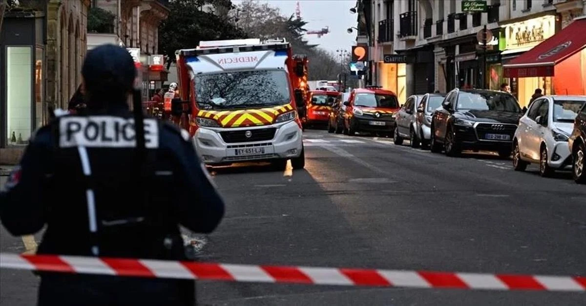 4 people die in fire in Paris