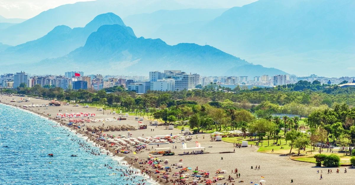 Antalya sees 40,000 expats leave amid strict permit policies