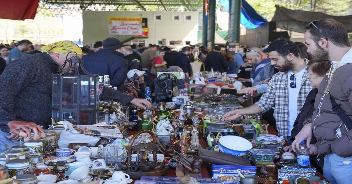 Ayranci Antiques Market in Ankara draws collectors from near and far