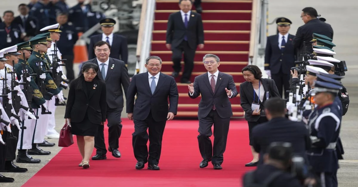 China, Japan, South Korea leaders meet to revive trilateral talks