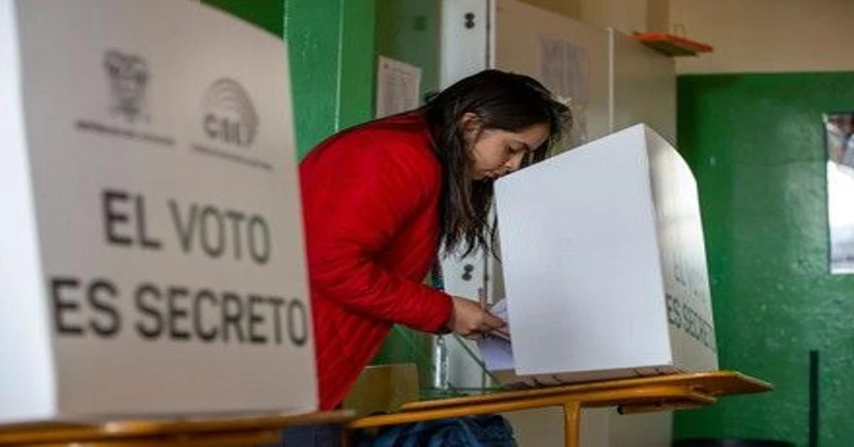 Ecuadorians approve referendum for tighter security measures