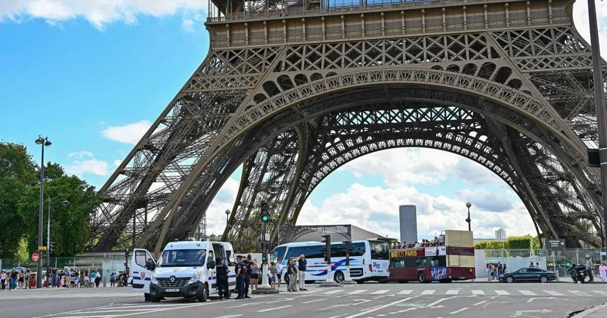 Eiffel Tower closes as staff goes on strike over financial woes