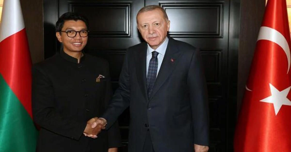 Erdogan meets Madagascar's Rajoelina, signs agreements