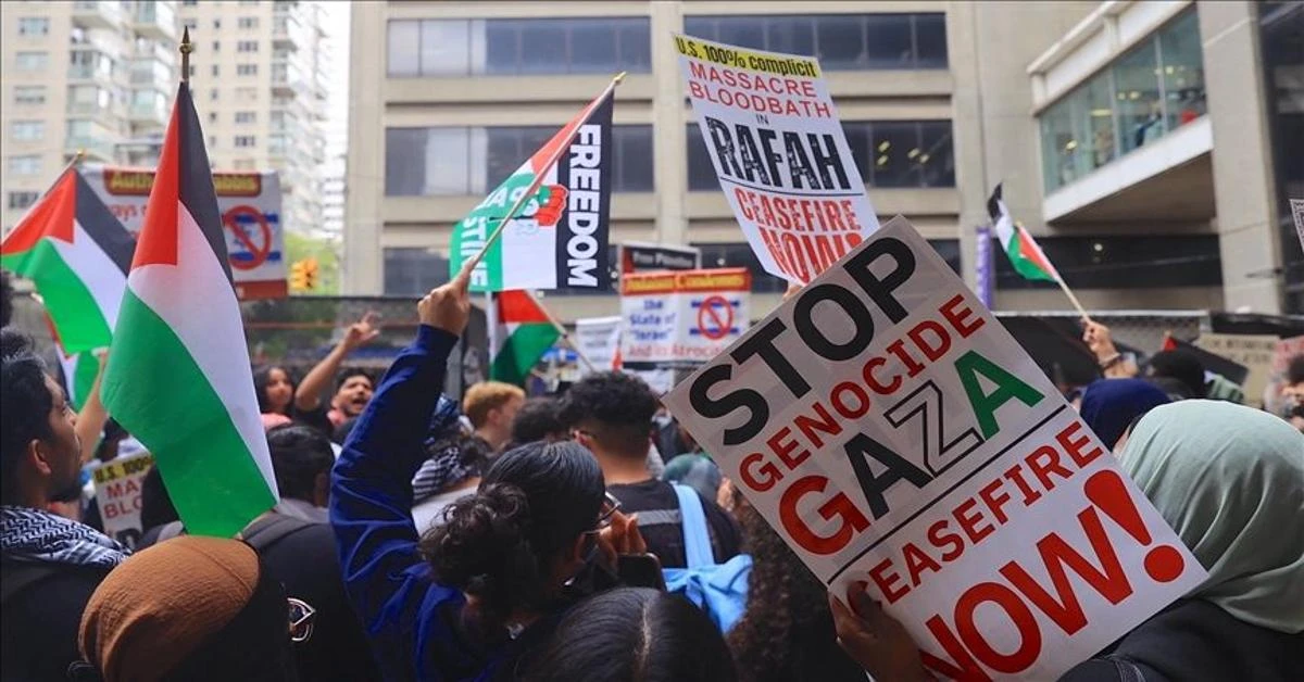 Eventful fashion night: Demonstrators protest at Met Gala for Palestine