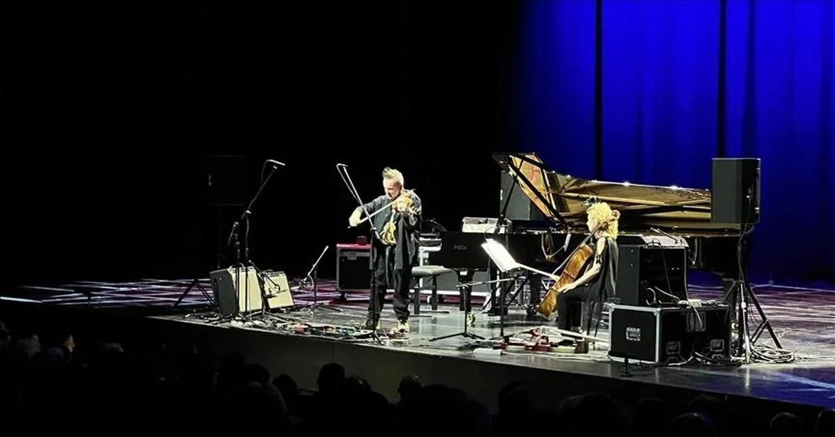 Famous British violinist Nigel Kennedy takes stage in Istanbul