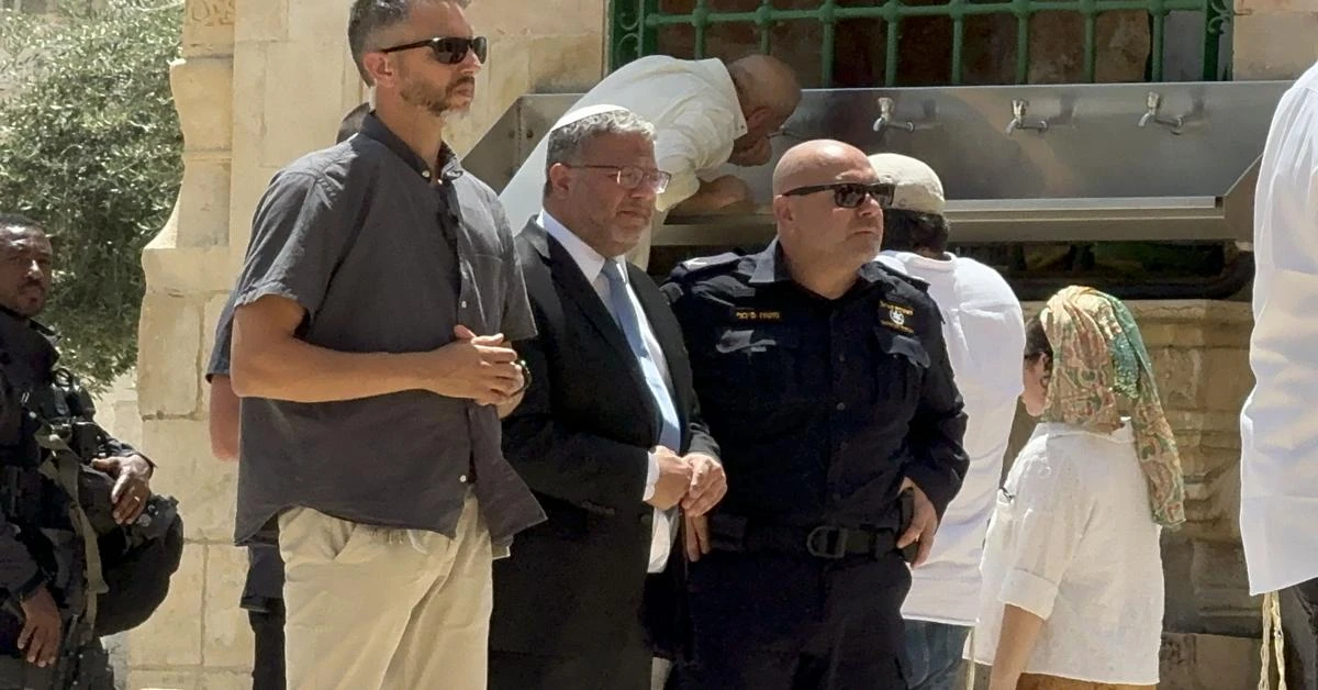 Far-right minister storms Al-Aqsa Mosque