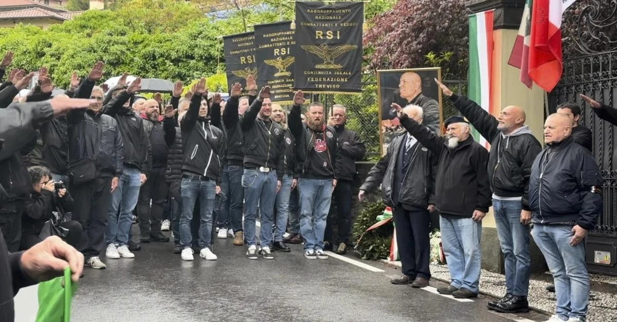 Fascists give fascist salutes on anniversary of Mussolini's death