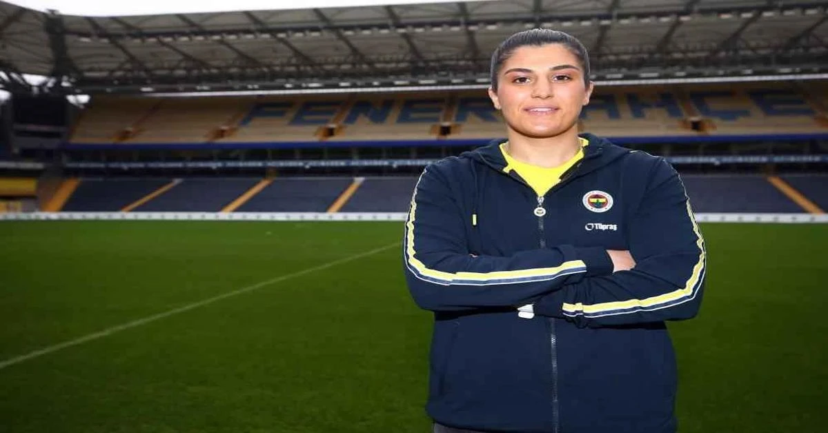 Fenerbahce signs Olympic champion Busenaz Surmeneli