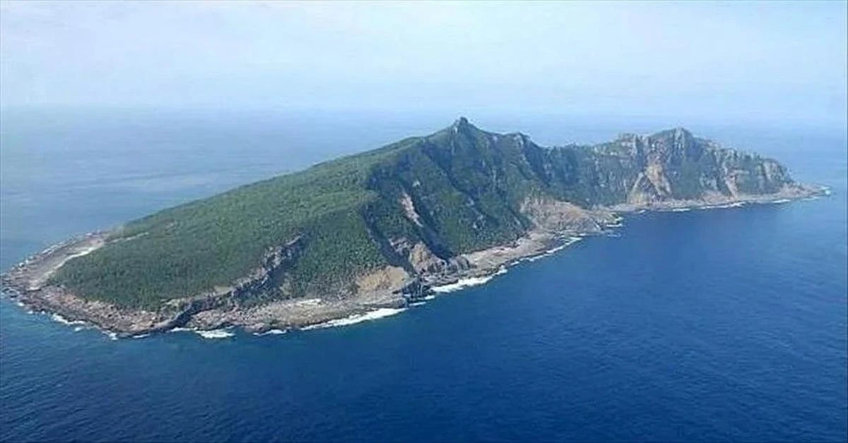 Former Japanese minister's visit to disputed islands angers China