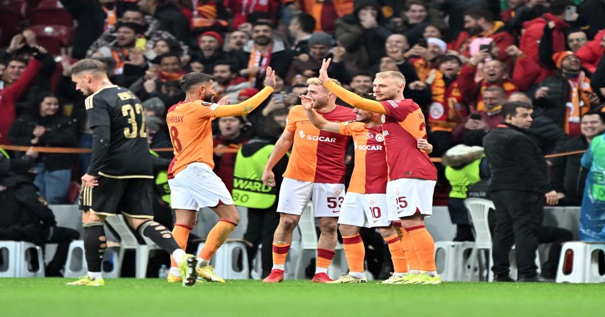 Galatasaray celebrate triumph against Sparta Prague in Europa League