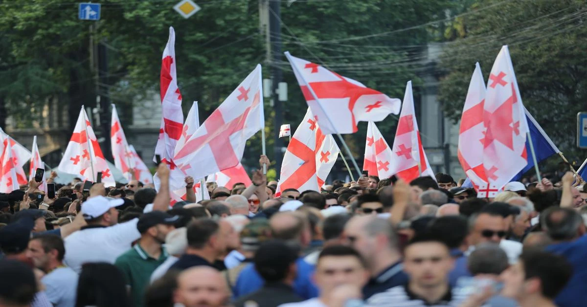 Georgian security forces intervene against protesters surrounding parliament building