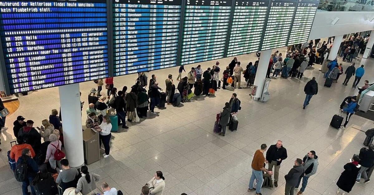 German Police arrest 8 climate activists at Munich Airport