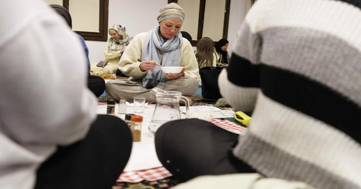 Granada Muslims gather to celebrate Ramadan iftar with delicious 'Harira' soup