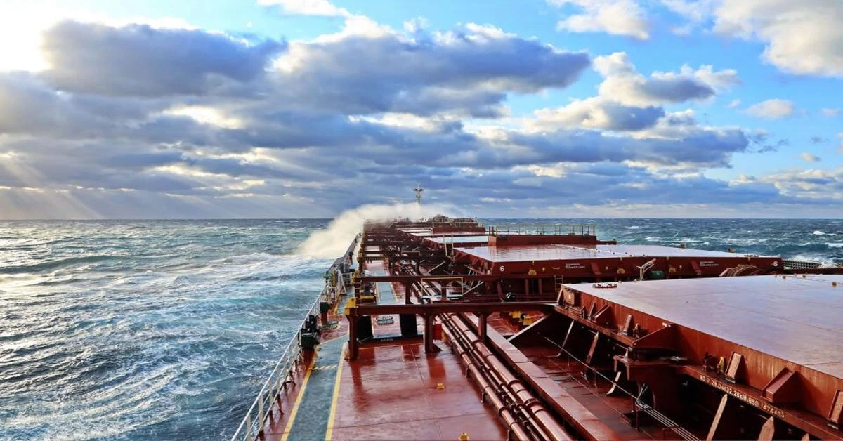 Greek ship survives missile attack in Red Sea, arrives safely in Aden