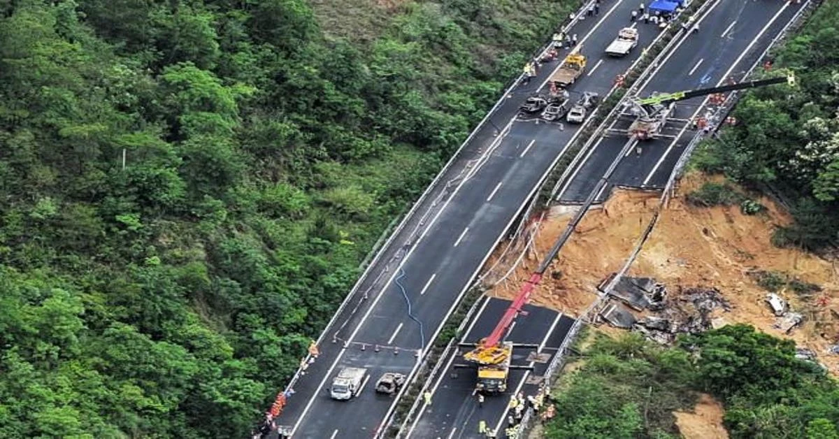 Highway collapse kills 19 in Guangdong Province, China