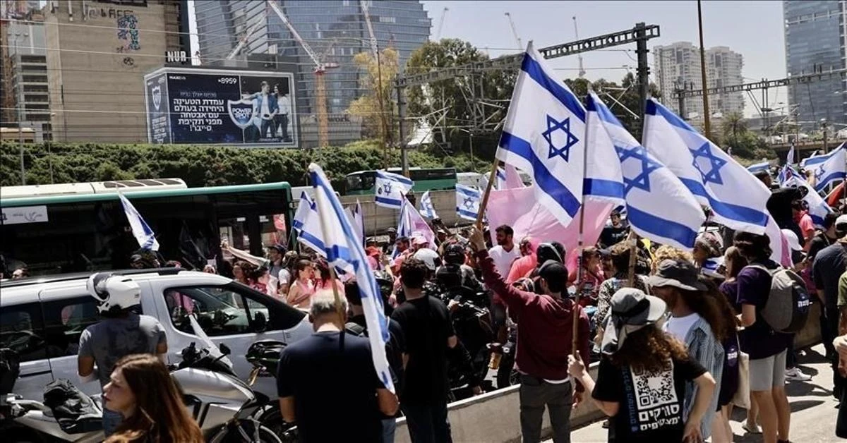 Hundreds of Israelis stage protest in downtown Tel Aviv