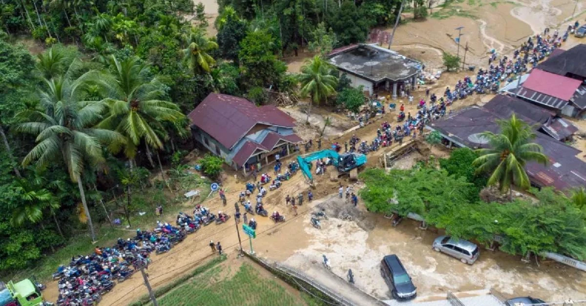 Indonesia flash floods claim 19 deaths, 7 go missing