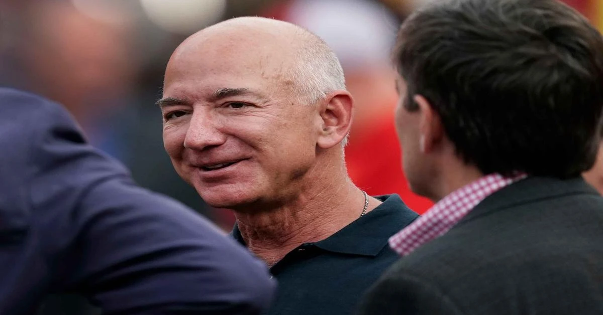 Jeff Bezos becomes world's richest at $200B