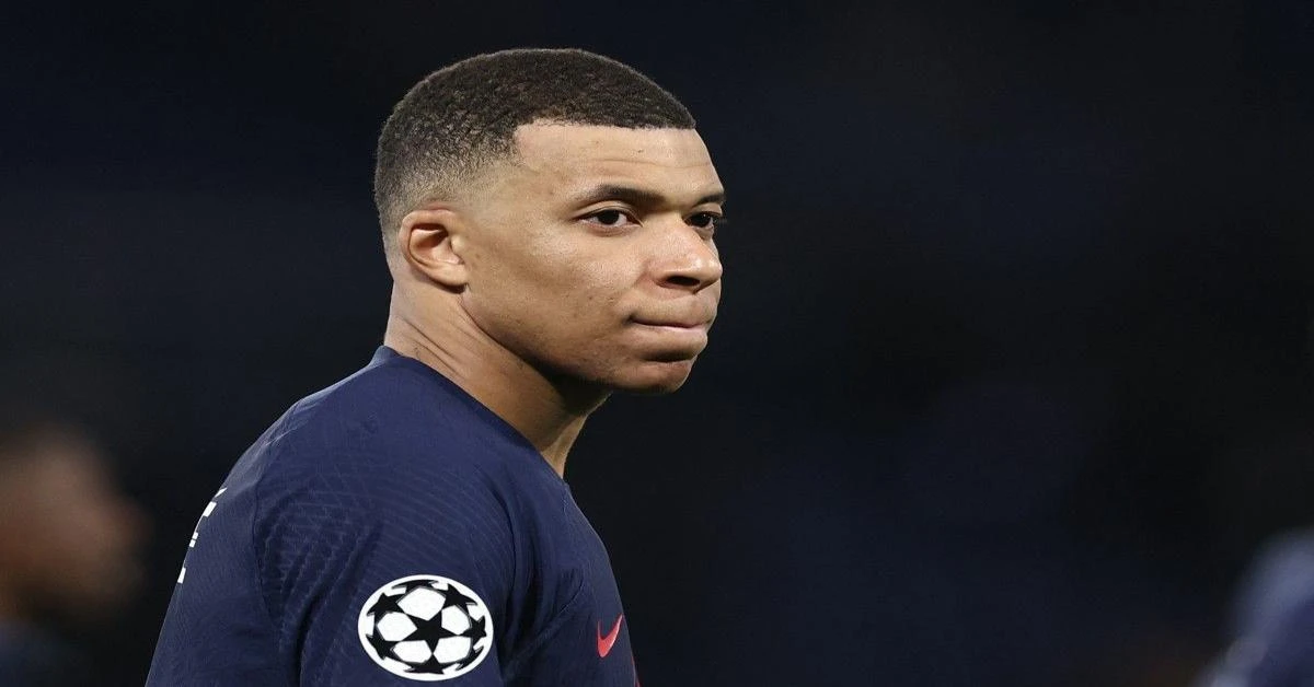 Kylian Mbappe informs PSG of his decision to leave at end of season