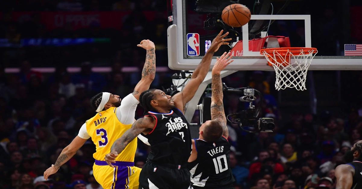 Lakers stun Clippers in last quarter