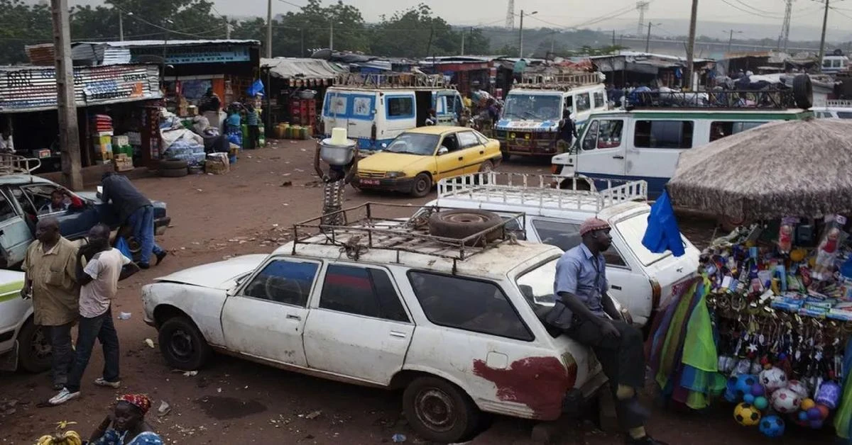 More than 30 die in bus accident on bridge in Mali