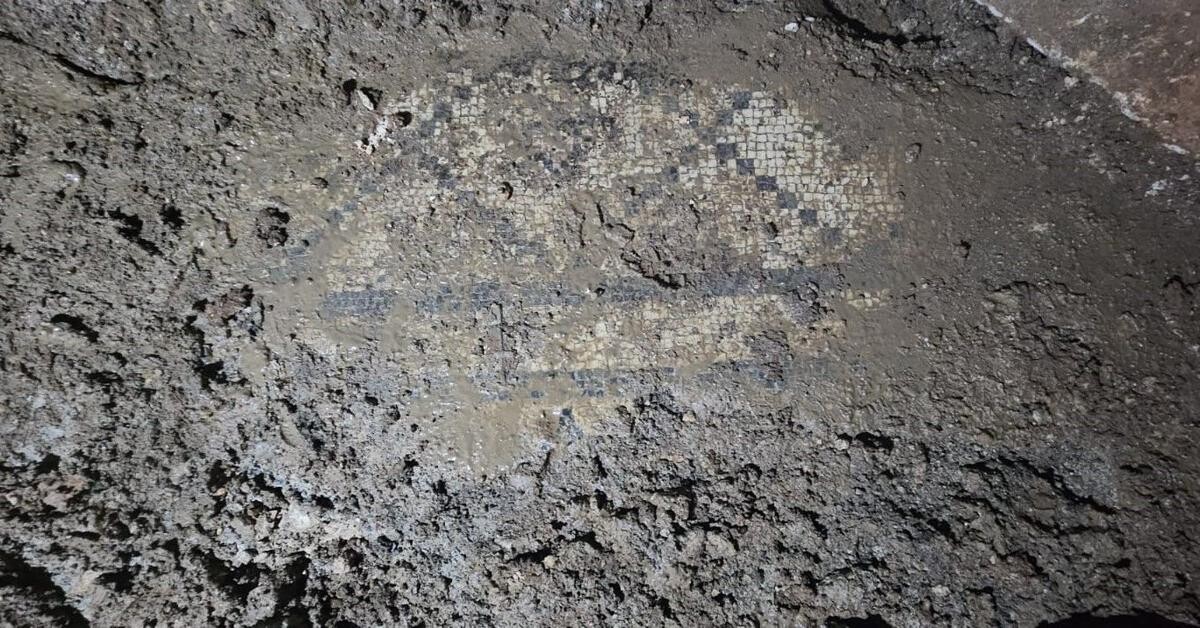 Mosaic burial chamber found during excavation in Türkiye
