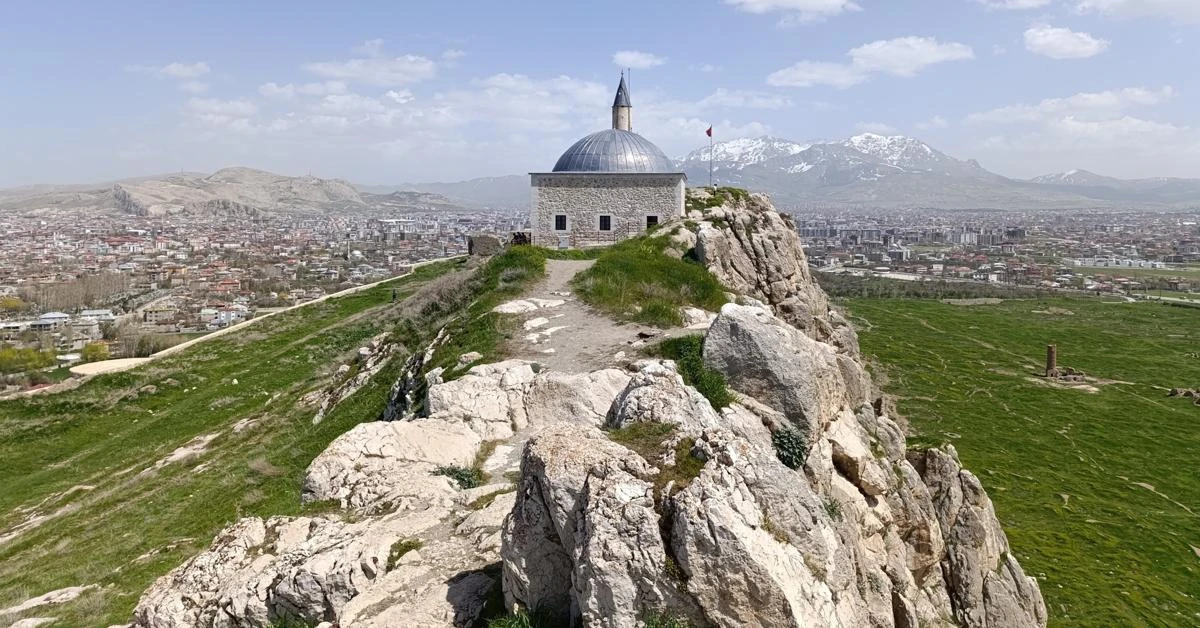 Ottoman mosque at Van Castle restored, opens for worship