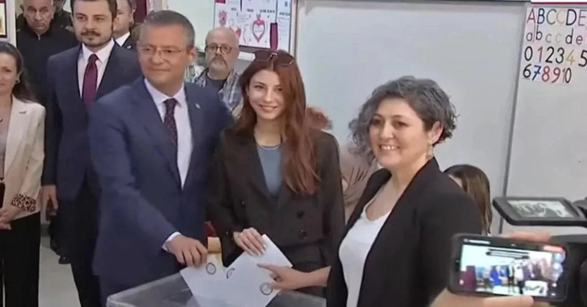 Ozgur Ozel becomes first political leader to cast his vote in local elections