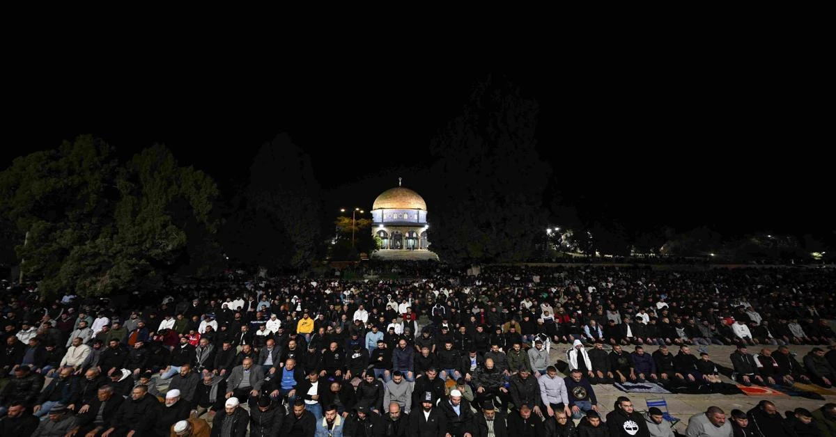 Palestinians gather for Tarawih at Al-Aqsa Mosque