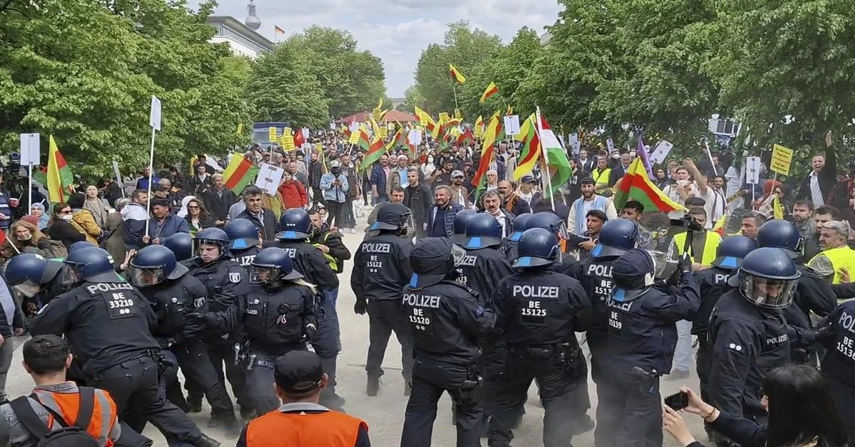 PKK sympathizers clash with Belgian police, set vehicles on fire