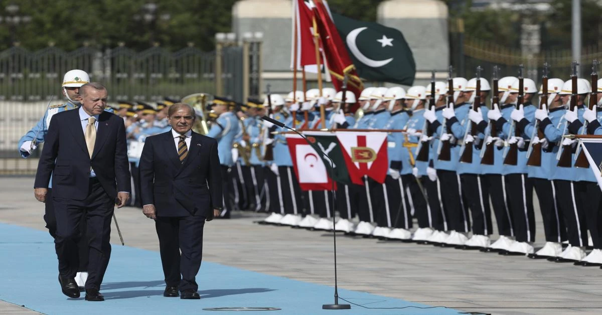 President Erdogan discusses bilateral relations with Pakistani counterpart on phone