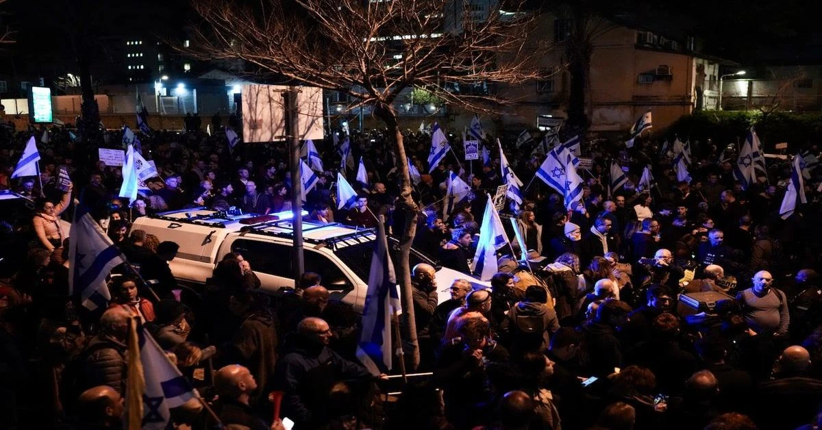 Protesters in Tel Aviv call on Netanyahu to resign