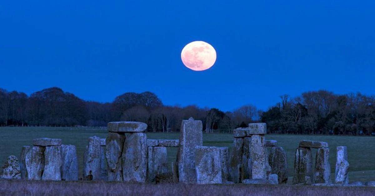 Researchers explore moon, sun's influences on Stonehenge’s construction