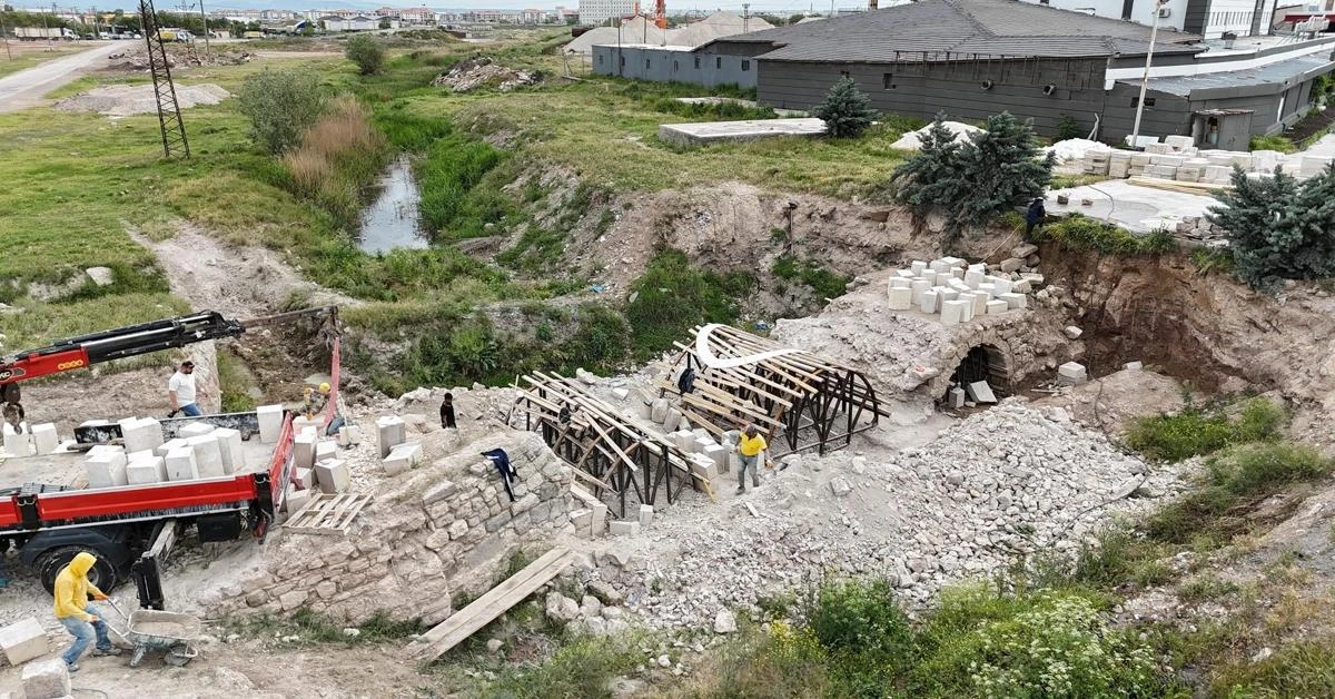 Restoration effort begins on historic bridge in Aksaray