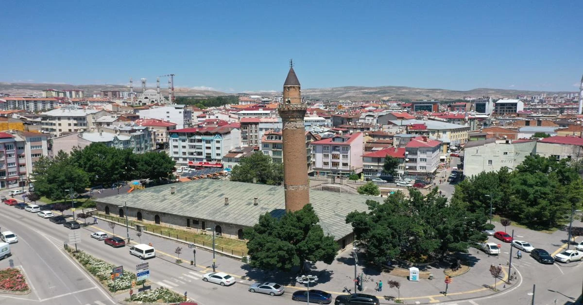 Restoration of 827-year-old Great Mosque in Sivas begins