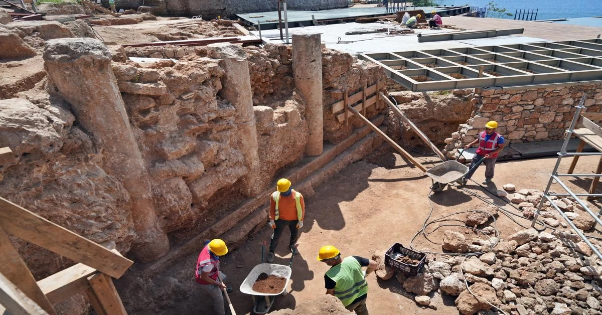 Roman colonnaded street discovered in Antalya, Türkiye