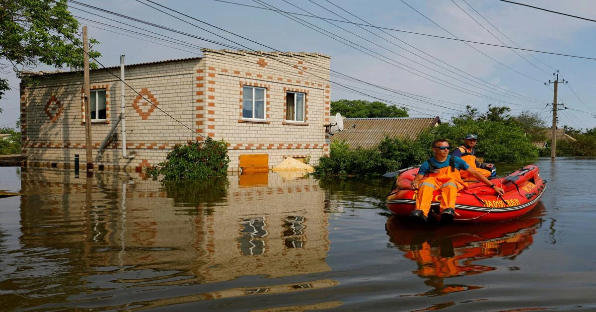 Russia evacuates over 4,000 individuals from the Orenburg region following a dam breach resulting in flooding