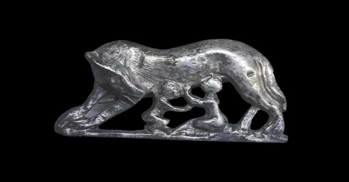 Silver brooch depicting Remus, Romulus unearthed in Spain