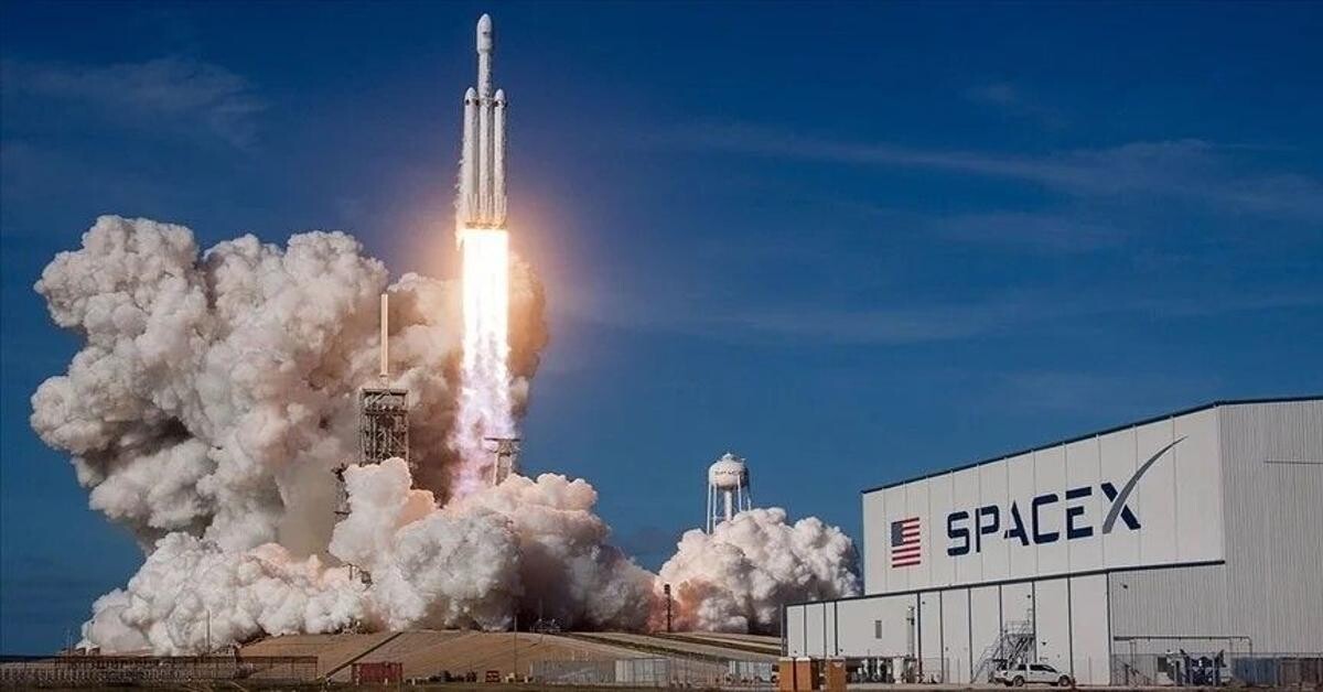SpaceX sets Falcon 9 rocket on record-tying 20th mission