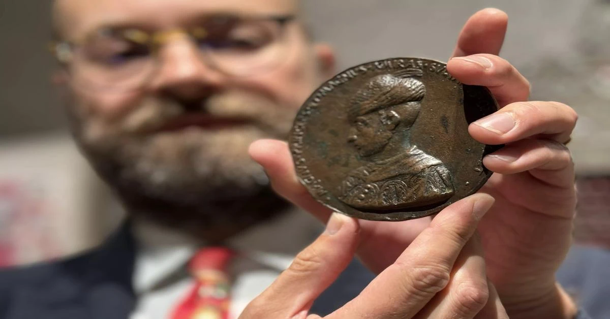 Sultan Mehmed II's mysterious medallion goes up for auction in London