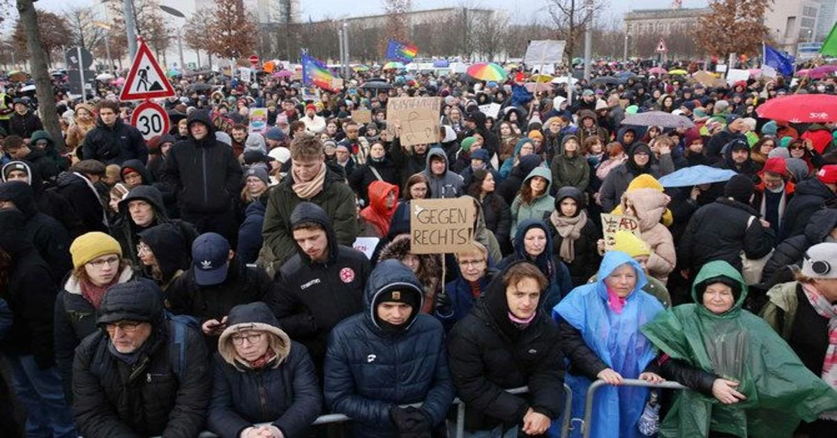 Tens of thousands march against far-right in Germany