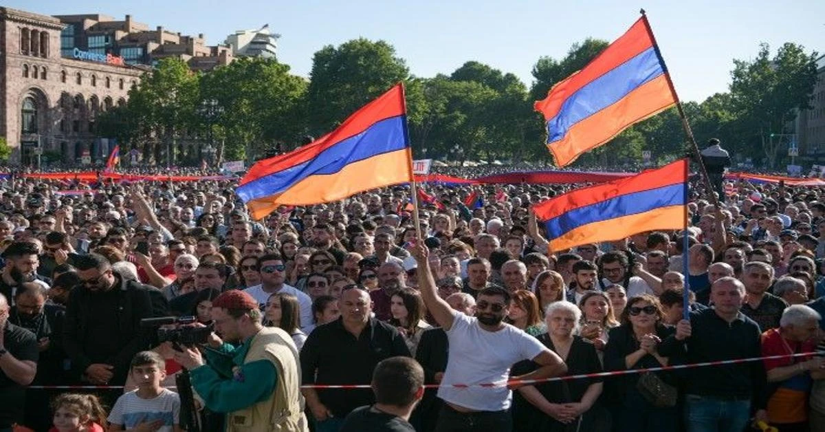 Thousands protest against signing of agreement with Azerbaijan