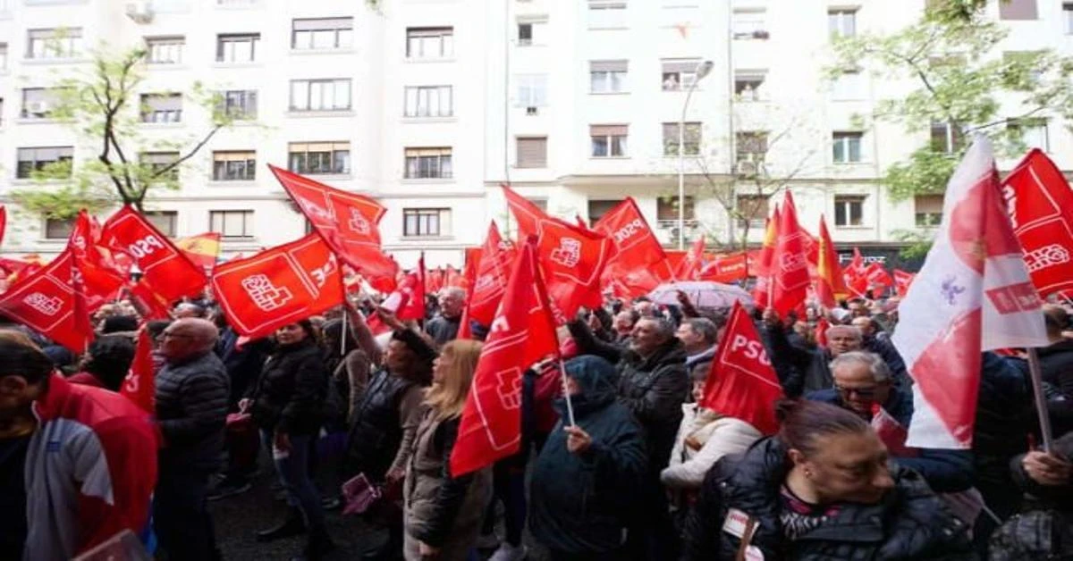 Thousands stage protest in Madrid to support Spanish premier as corruption probe continues