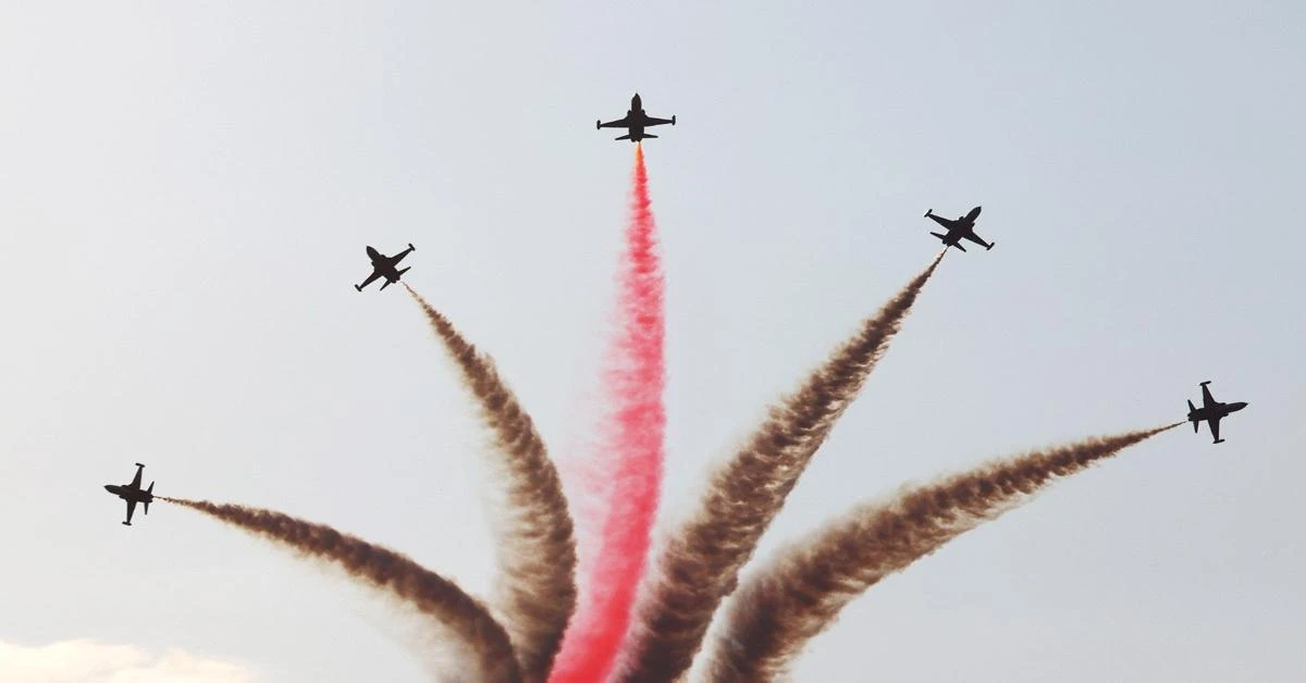 Turkish Stars commemorate Turkish Language Day with spectacular air shows